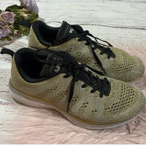 APL Techloom pro women’s running shoe